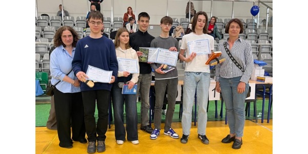 Sukcesy w Międzynarodowych Zawodach Matematycznych Náboj.